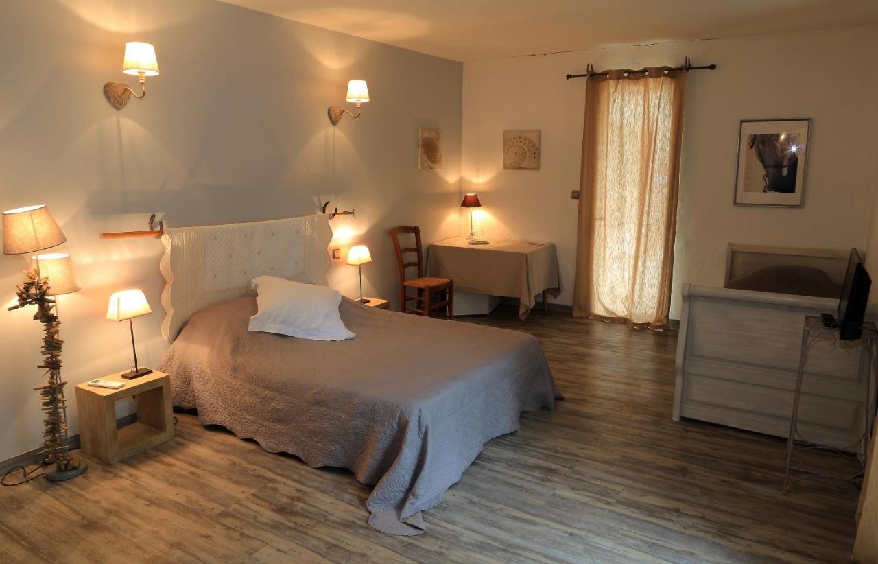 Mas D'Auzieres Bed & Breakfast Saint-Gilles  Exterior photo